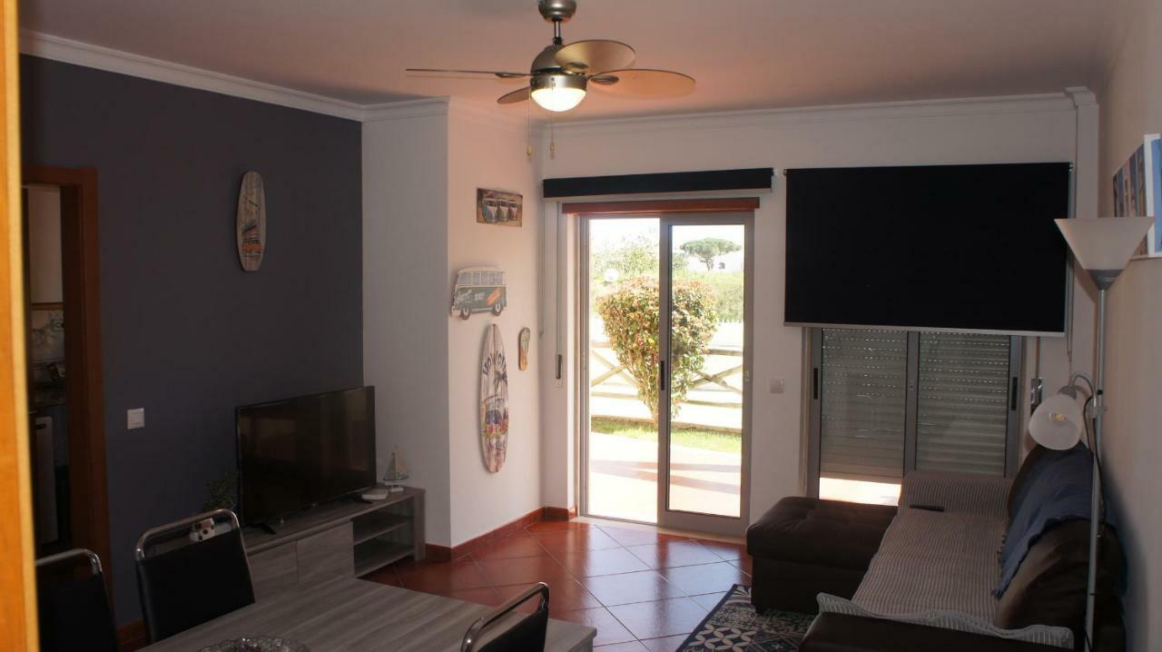 Pool & Garden Oura Flat